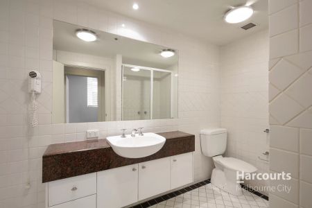 Character & Convenience - Henty House! - Photo 3