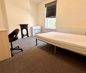 Fantastic 3 bedroom House - Photo 1