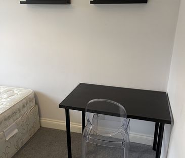 3 Bed Flat, Stonegate Road, LS6 - Photo 3