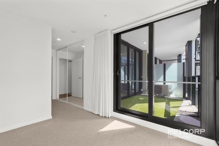 CONTEMPORARY LIVING IN CENTRAL OAKLEIGH - Photo 4