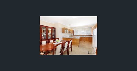 FIT FOR THE WHOLE FAMILY INCLUDING SEPARATE IN LAW ACCOMMODATION - Photo 2