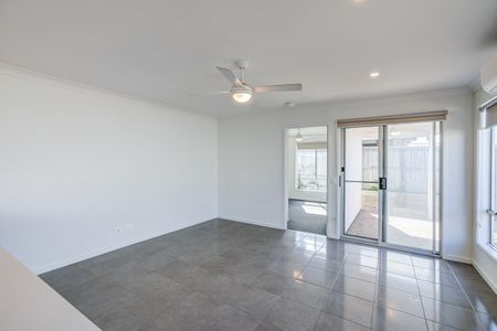 Modern Living in Park Ridge! - Photo 3