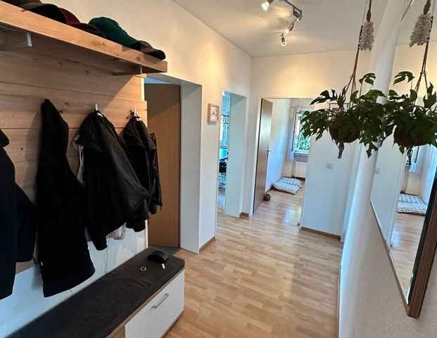 Modernisierte 3-Zimmer-Wohnung mit Einbauküche in Frankfurt - Foto 1