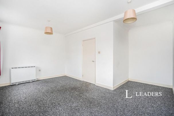 3 bedroom flat to rent - Photo 1