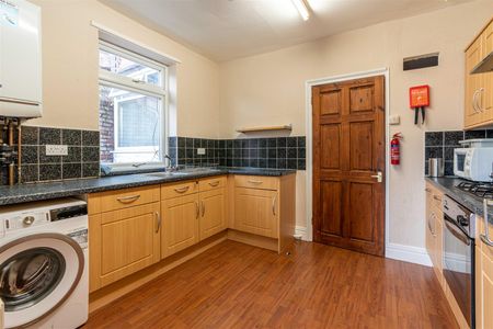 3 bed apartment to rent in Kenton Road, Newcastle Upon Tyne, NE3 - Photo 3