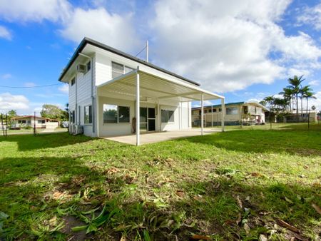 RENOVATED 5 BEDROOM HOUSE WITH ROOM TO MOVE! - Photo 4