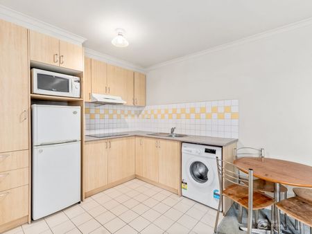 For Lease: Fully Furnished 2-Bedroom Apartment – Prime Location in Bundoora - Photo 5