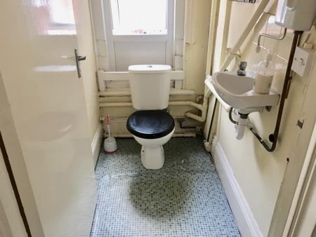 10 bedroom house of multiple occupation to rent - Photo 5