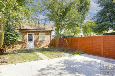 3 Bedroom House - End Terrace To Let - Photo 5