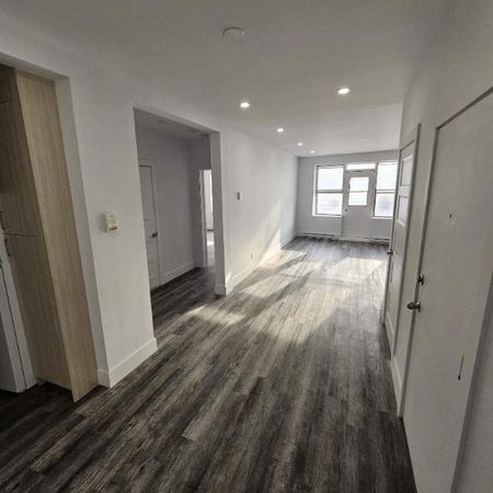 2 CH - 1 SDB - Montréal - $2,100 /mo - Photo 3