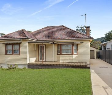 Cosy Family Home in a Convenient Keiraville Location - Photo 4