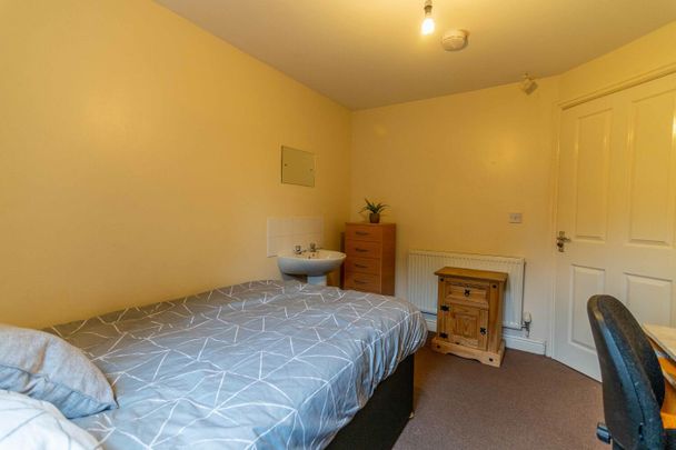 Ground Floor Flat, Park Farm House, 103 Haxby Road - Photo 1