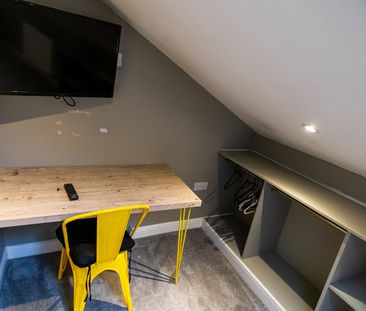 6 Bed Terraced House, Lawrence Road, L15 - Photo 1