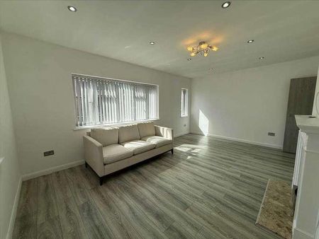 East Lodge, Holly Park Gardens, Finchley, Finchley, N3 - Photo 2