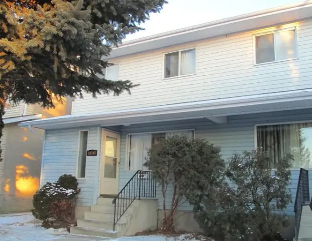 WELL MAINTAINED Duplex Basement Only $995 monthly | 10305 154 Street, Edmonton - Photo 1