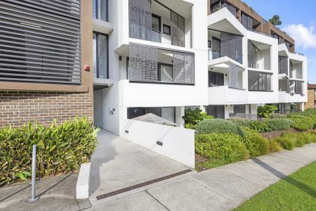 Huge Contemporary 148sqm Tri-level Residence With Private Rooftop Entertainers Terrace and Double Security Parking - Photo 2