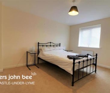 4 bedroom semi-detached house to rent - Photo 1