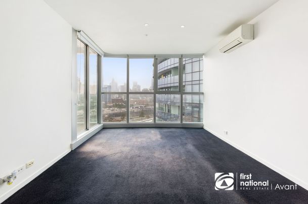 Docklands Apartment with Sky Views - Photo 1