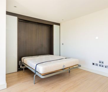 studio to rent No 1 Building, Gunwharf Quays, Portsmouth, PO1 - Photo 4