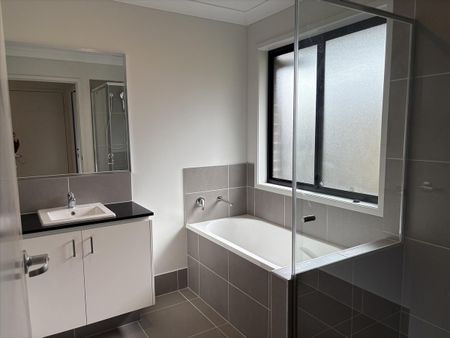 Modern Family Home In Quite Burpengary East Estate - Photo 3