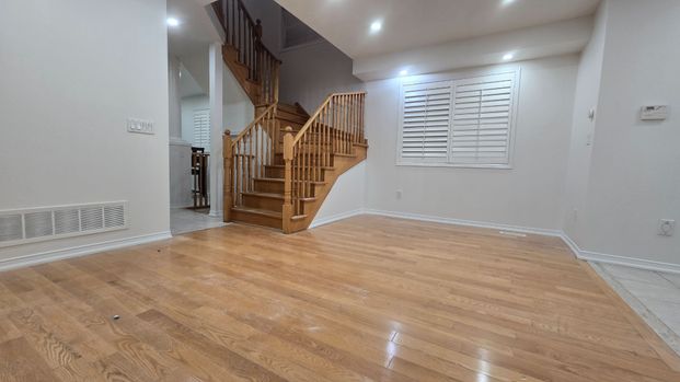 For Lease - 555 Garden Walk Unit# Upper, Mississauga, Ontario - Photo 1