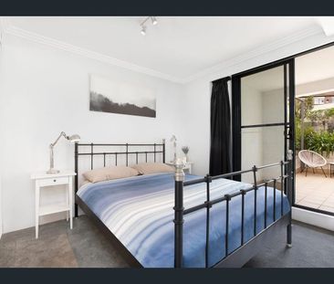 Huge 67 Square Metre Garden Apartment with a Sunny North East Aspect - Photo 2