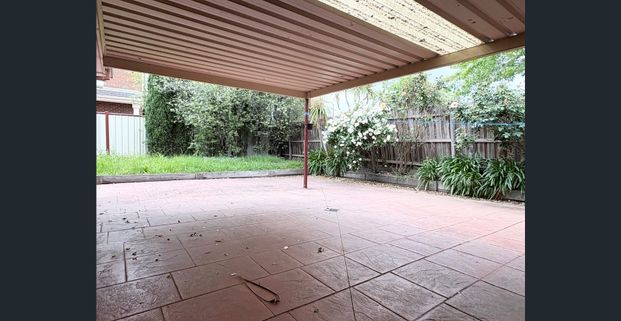 Charming Family Home in Roxburgh Park - Photo 1