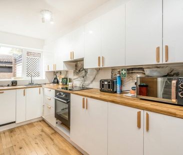 Morland Close, Hampton, TW12 - Photo 6