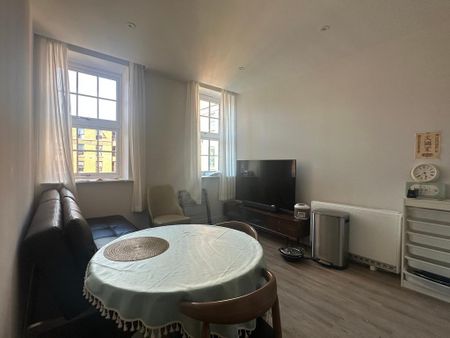 2 bedroom flat to rent - Photo 3