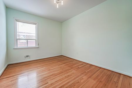 For Lease - 12 North Heights Road Unit# Upper, Toronto, Ontario - Photo 4