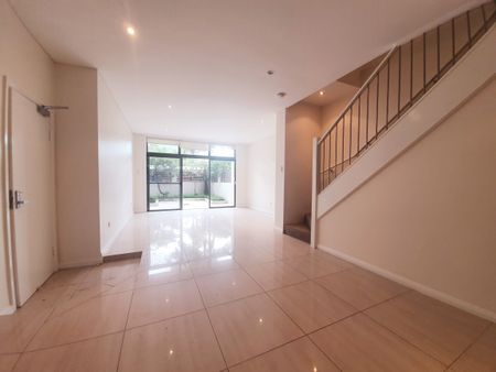 Beautiful and Near the Beach - Photo 3