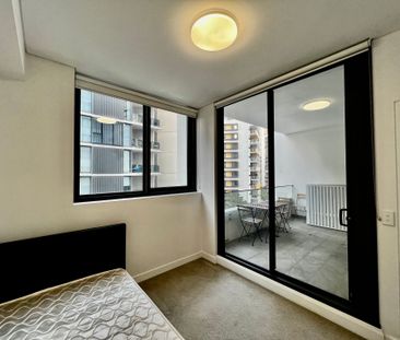Stylish Fully Furnished 2-Bedroom Apartment with Parking in Wolli C... - Photo 5