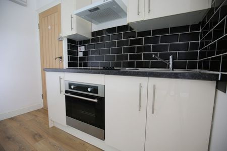 Seven Sisters Road, London - Photo 4