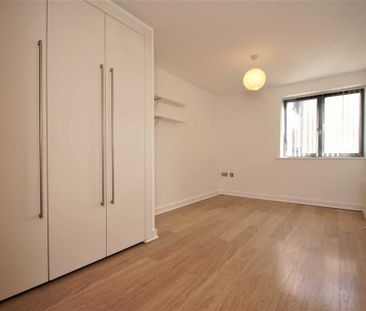 2 bed Flat for rent - Photo 3