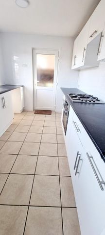 2 bedroom semi-detached house to rent - Photo 3