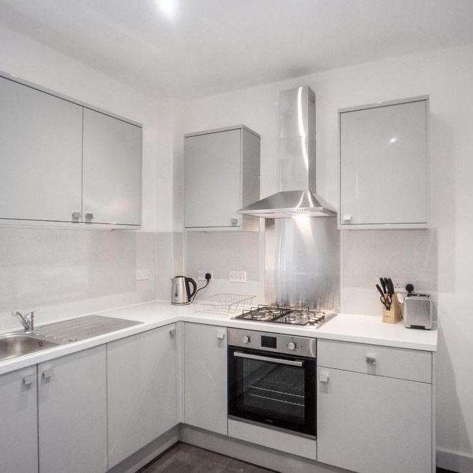 6 bedroom flat to rent - Photo 1