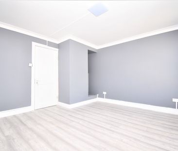 House Share to rent - Mangold Way, Erith, DA18 - Photo 2