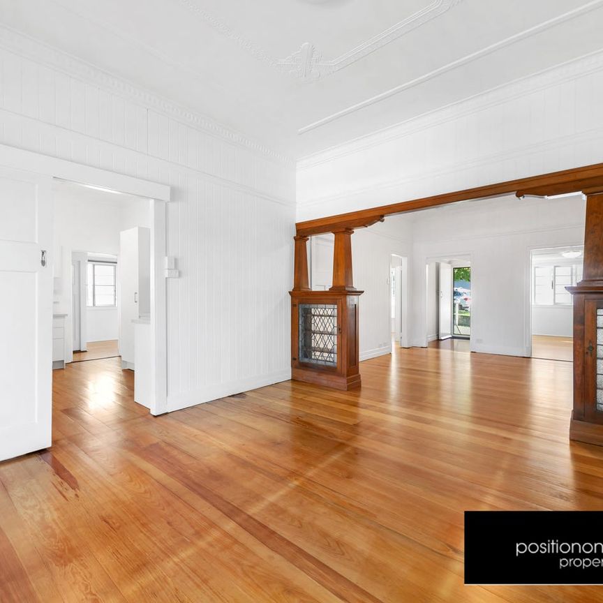 Charming Queenslander With Exceptional Space & Lifestyle Convenience - Photo 1