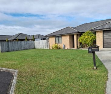 Modern three bedroom family home - Photo 3