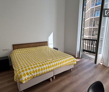 barcelona, Catalonia 08009 - Photo 3