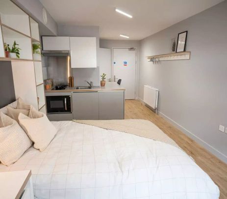 Platinum Studio - Photo 1