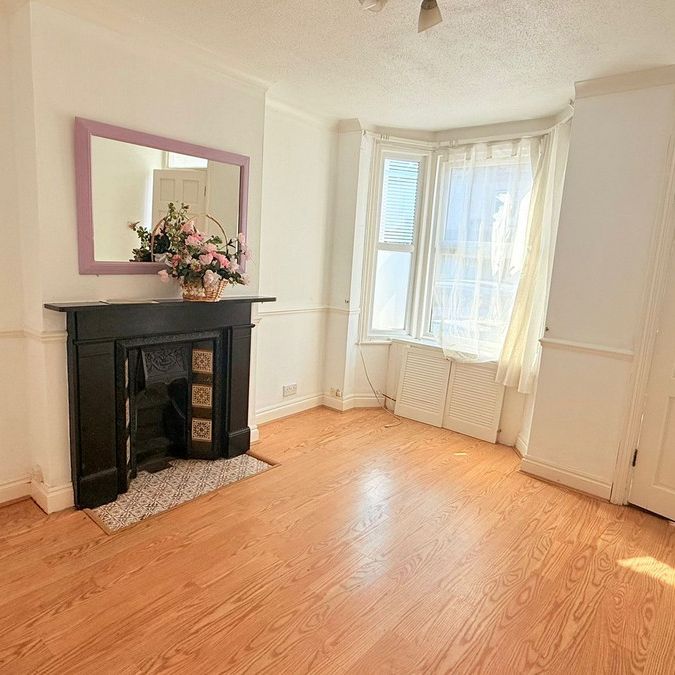 St. Marys Road, Watford, WD18 - Photo 1