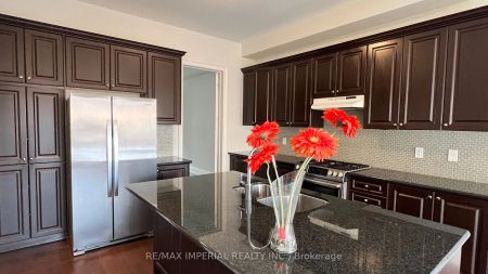 Detached Home For Lease | W9235867 - Photo 2