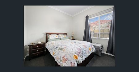 Charming 3- bedroom home - Photo 2