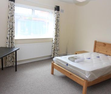 6 bedroom end of terrace house to rent - Photo 3