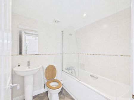 The Coach House, Maytree Gates, Evesham Road, GL52 - Photo 4