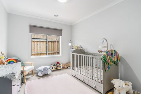 Quality, Near New, Family Home - Photo 4