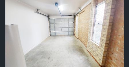 Good Location Townhouse - Photo 4