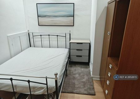 2 bedroom semi-detached house to rent - Photo 2