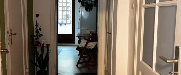 Möblierte Wohnung zur Untermiete für mindestens 1 Jahr an Frau - Foto 1